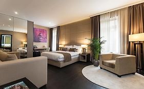 Dominic Smart & Luxury Suites - Republic Square